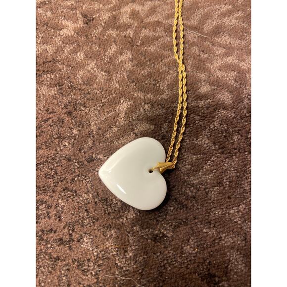 Avon Personalized porcelain heart necklace with initial R - Picture 4 of 7